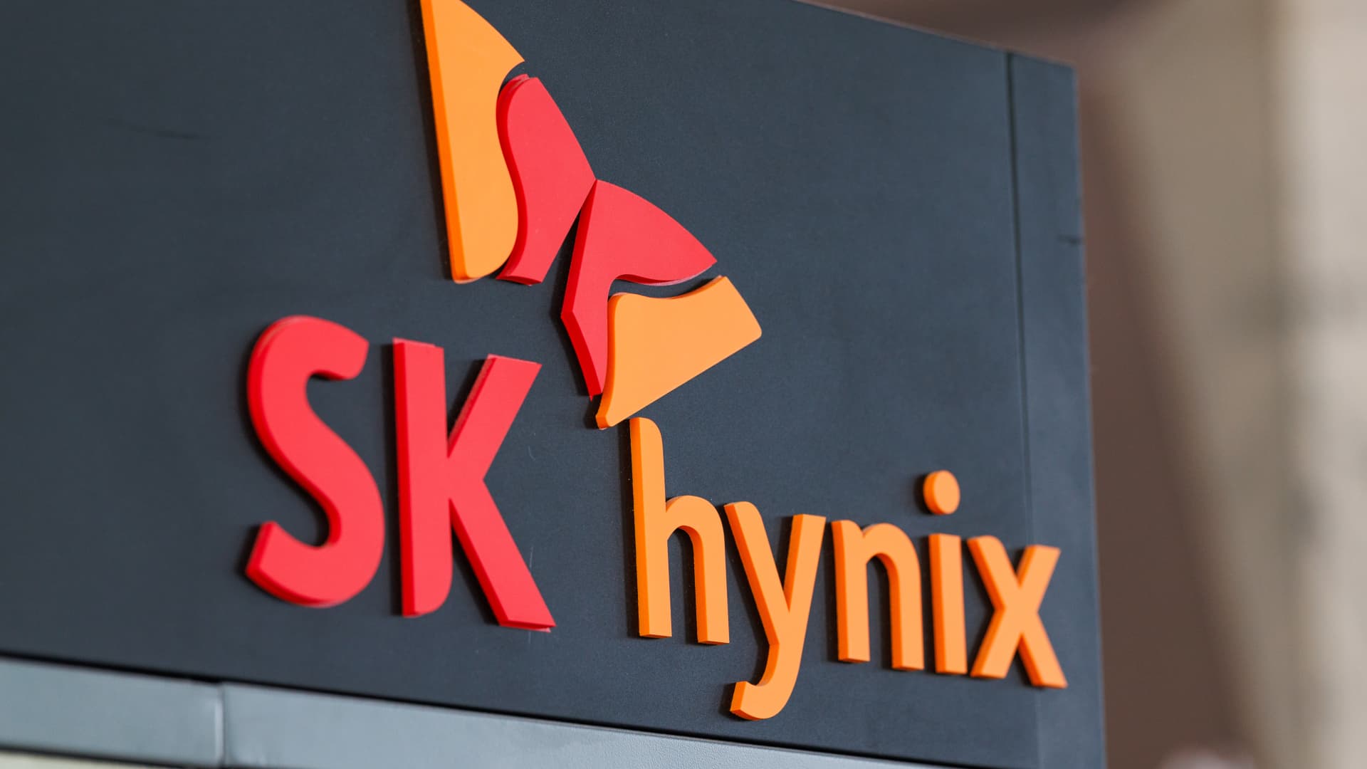 SK hynix sign